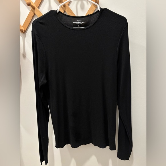 Abercrombie & Fitch Tops - Abercrombie and Fitch black baby tee size XL
